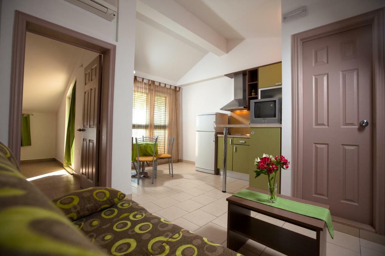 Apartments Smiljka II Tučepi Exteriör bild